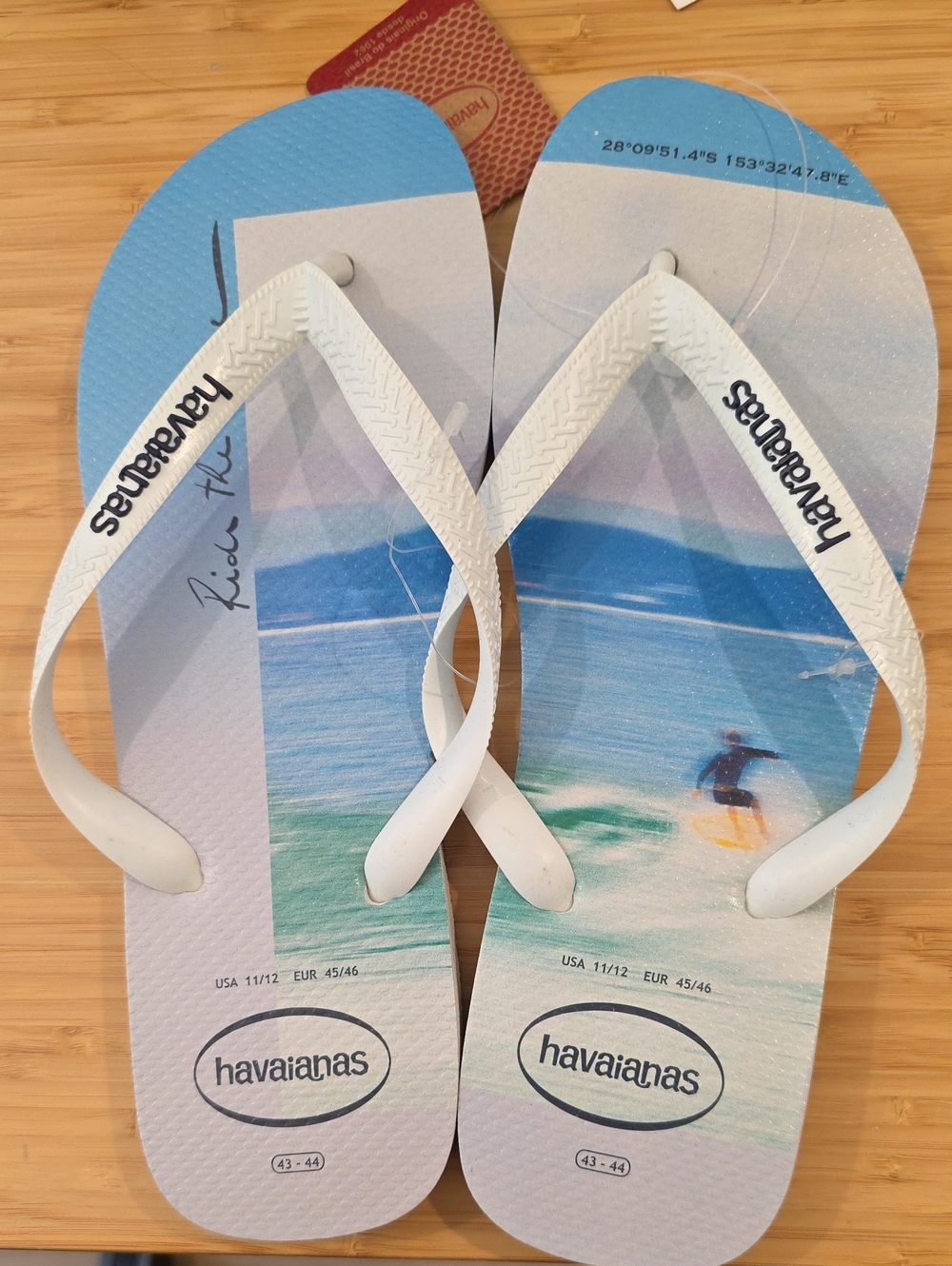 NWT $30 HAVAIANAS SURF GRAPHIC WHT & BLUE FLIP FLOP THONG SANDALS SIZE 11/12